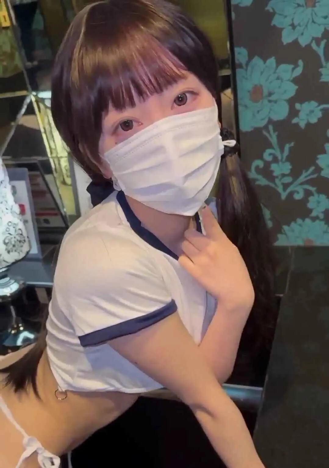 FC2PPV 4728647 A pure white girl is transformed into a real KYO with a giant vibrator (first experience)! The sexy cock makes her weak 