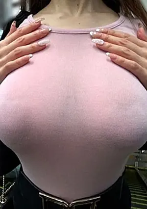 FC2PPV 4788103 A perverted beauty shows off her huge breasts and full hips without wearing a bra ♪