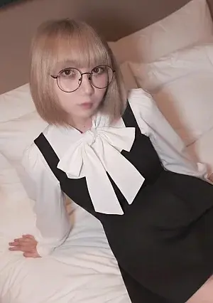 FC2PPV 4844916 An extremely sensitive 18-year-old girl pushes her limits in a love hotel ♡