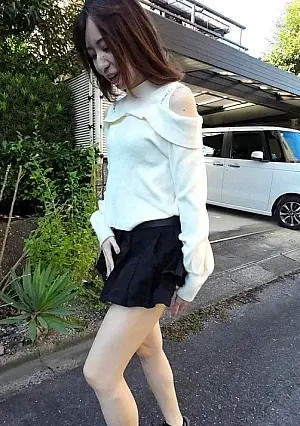 FC2PPV 4876387 Beautiful wife with shaved pubic area sucking penis and having sex on the balcony in the afternoon! Completely visible from below!!