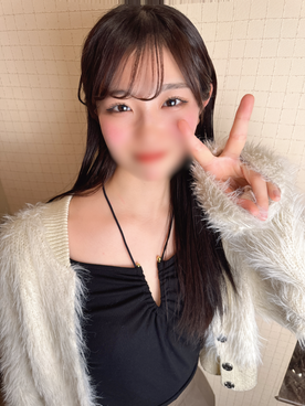 FC2PPV 4327467 I tried inviting singer-songwriter Yuki-Chan, who is scheduled to debut in April, to hold a big demon cock instead microphone ♡